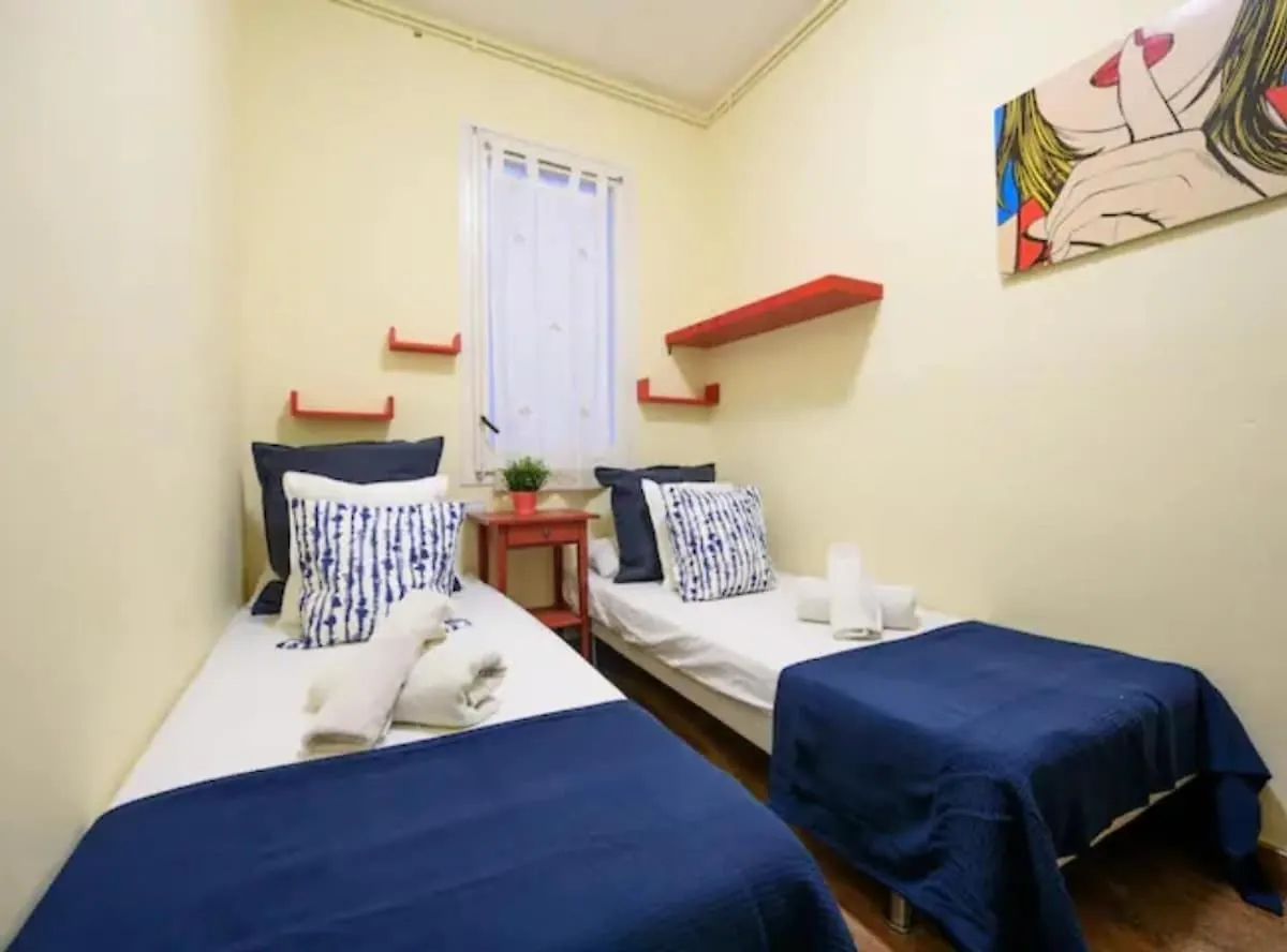 Daire Ramblas Rentals Spacious & Design 4Br Flat With Balcony 15M Ramblas Barselona