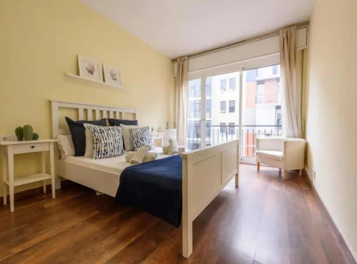 Ramblas Rentals Spacious & Design 4Br Flat With Balcony 15M Ramblas Barselona 0*,  İspanya